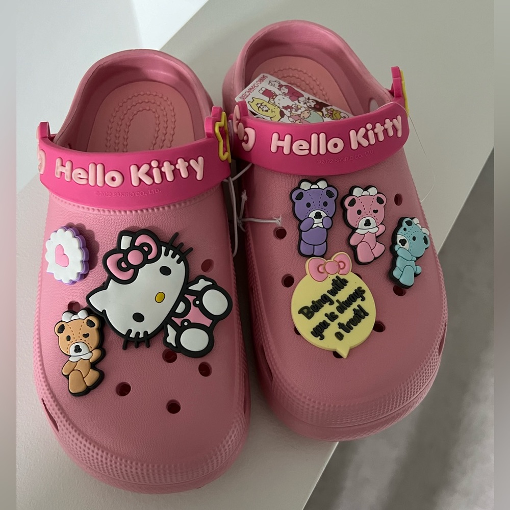 NWT Sanrio Hello Kitty Croc Style Shoes